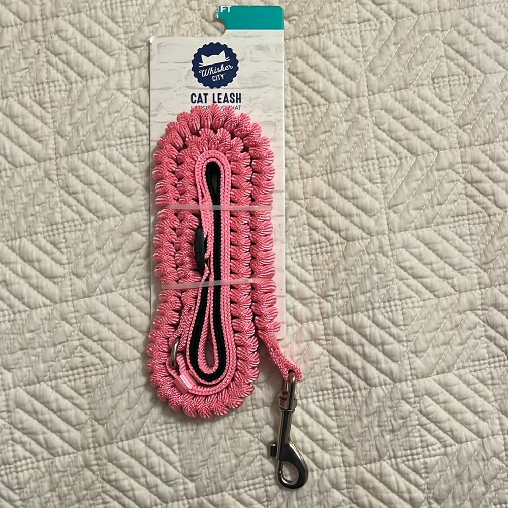 Pink Bungee leash for cat or small dog too. 3.5 ft. NWT
